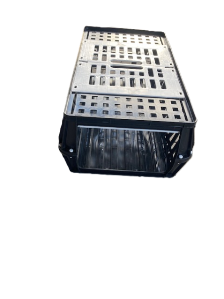 Geflügeltransportkiste vo vorne mit geöffnete Klappe