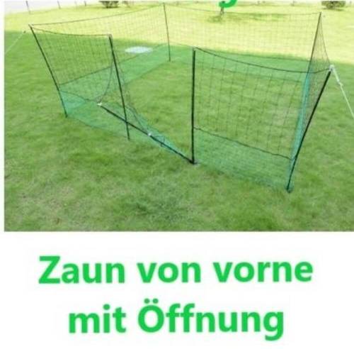 Zaun von vorne mit Öffnung